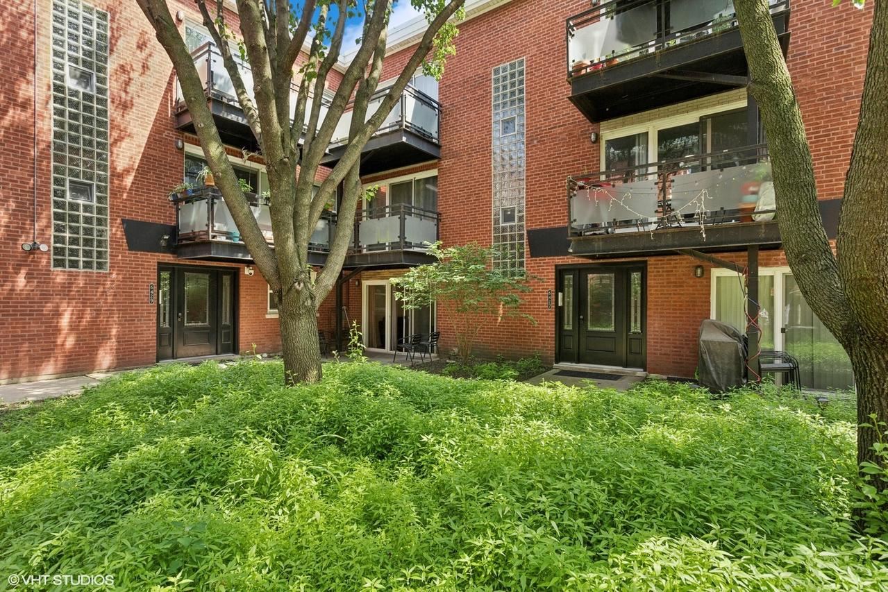 6427 N Damen Ave. #1E, Chicago, IL 60645