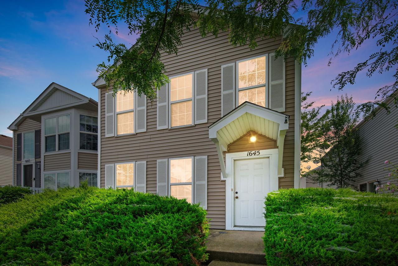 1645 Victoria Park Cir., Aurora, IL 60504