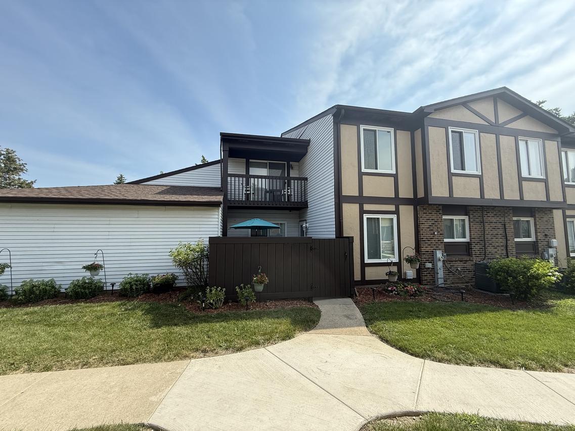 25 Fernwood Dr. #25P, Bolingbrook, IL 60440