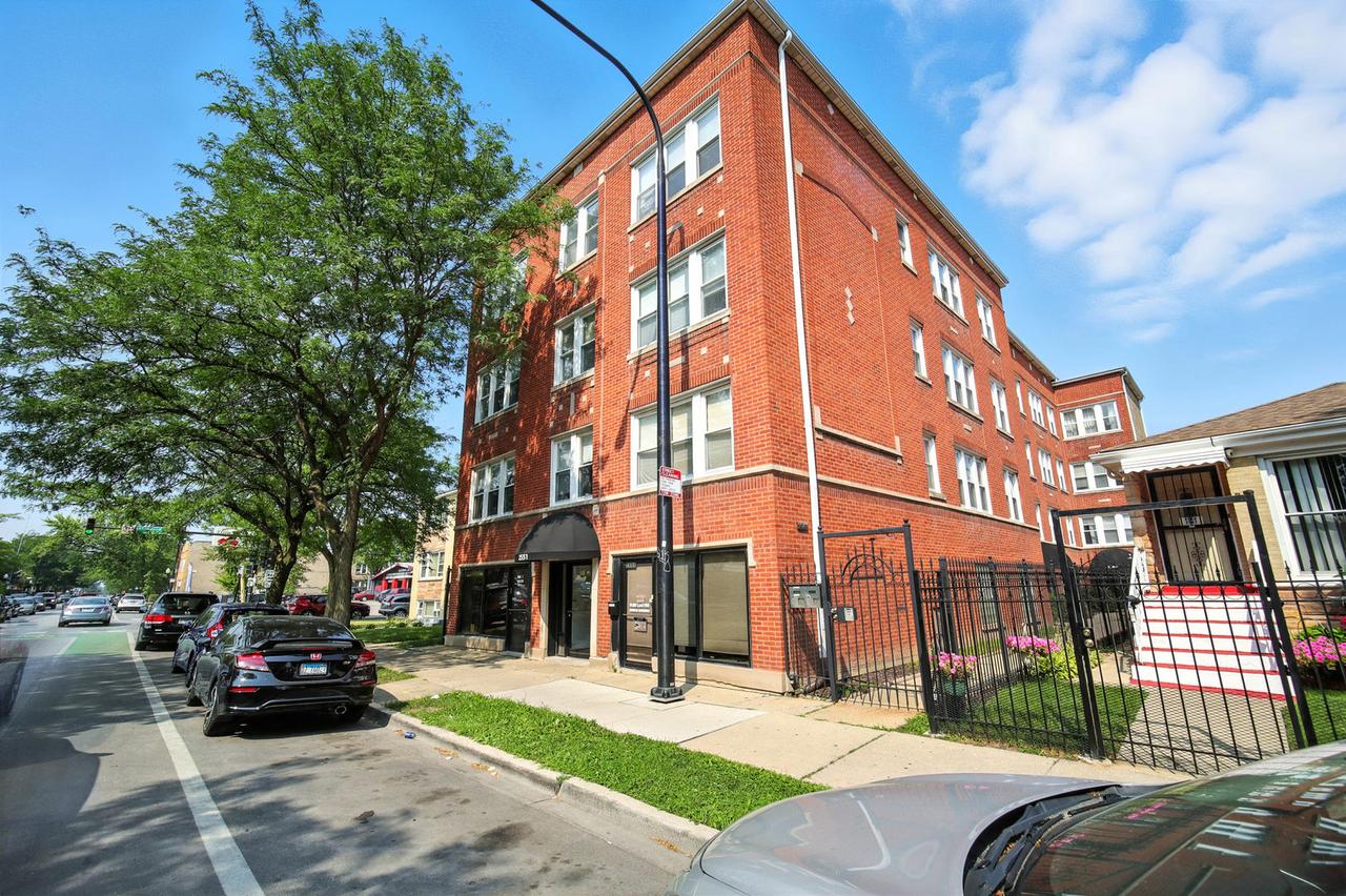 2551 N Laramie Ave. #3N, Chicago, IL 60639