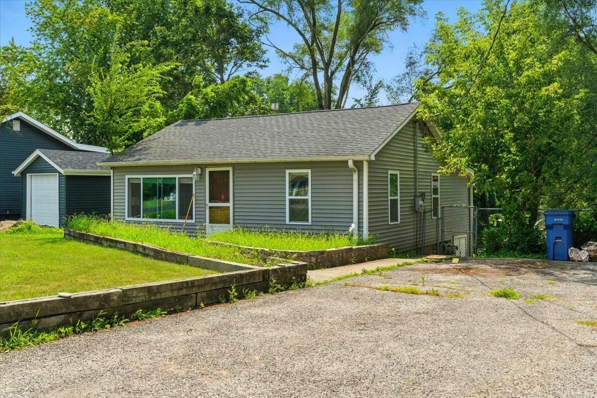 33070 N Ridge Rd., Grayslake, IL 60030