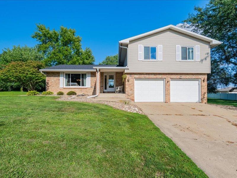 105 Melissa Dr., Lexington, IL 61753
