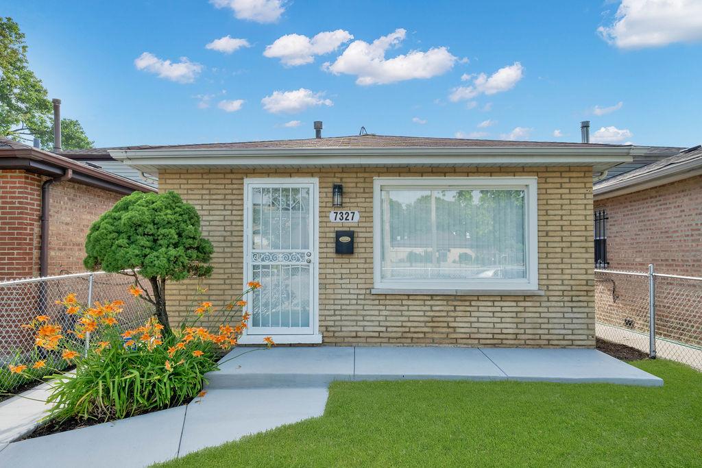 7327 S Hoyne Ave., Chicago, IL 60636