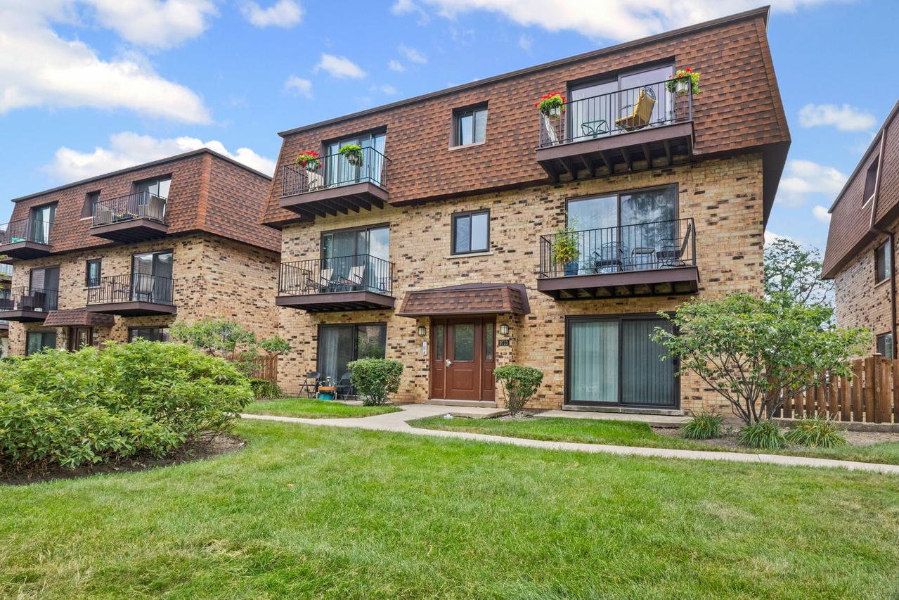 9713 Bianco Ter. #1A, Des Plaines, IL 60016