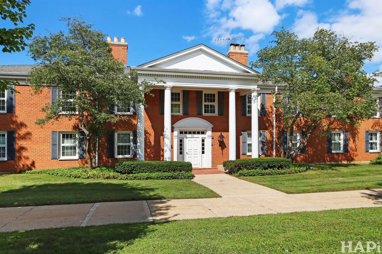 501 Coventry Ln. #18, Crystal Lake, IL 60014
