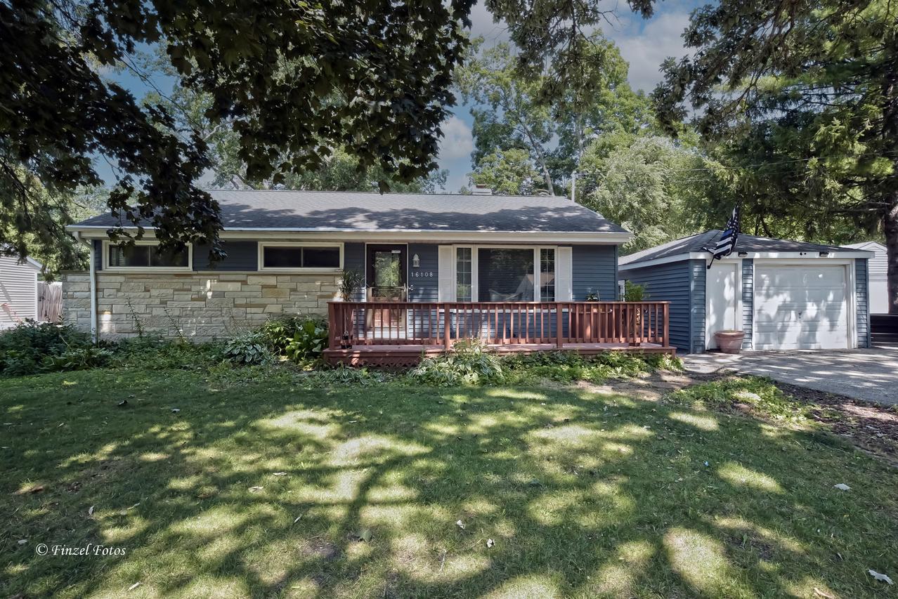 16108 W Des Plaines Dr., Libertyville, IL 60048