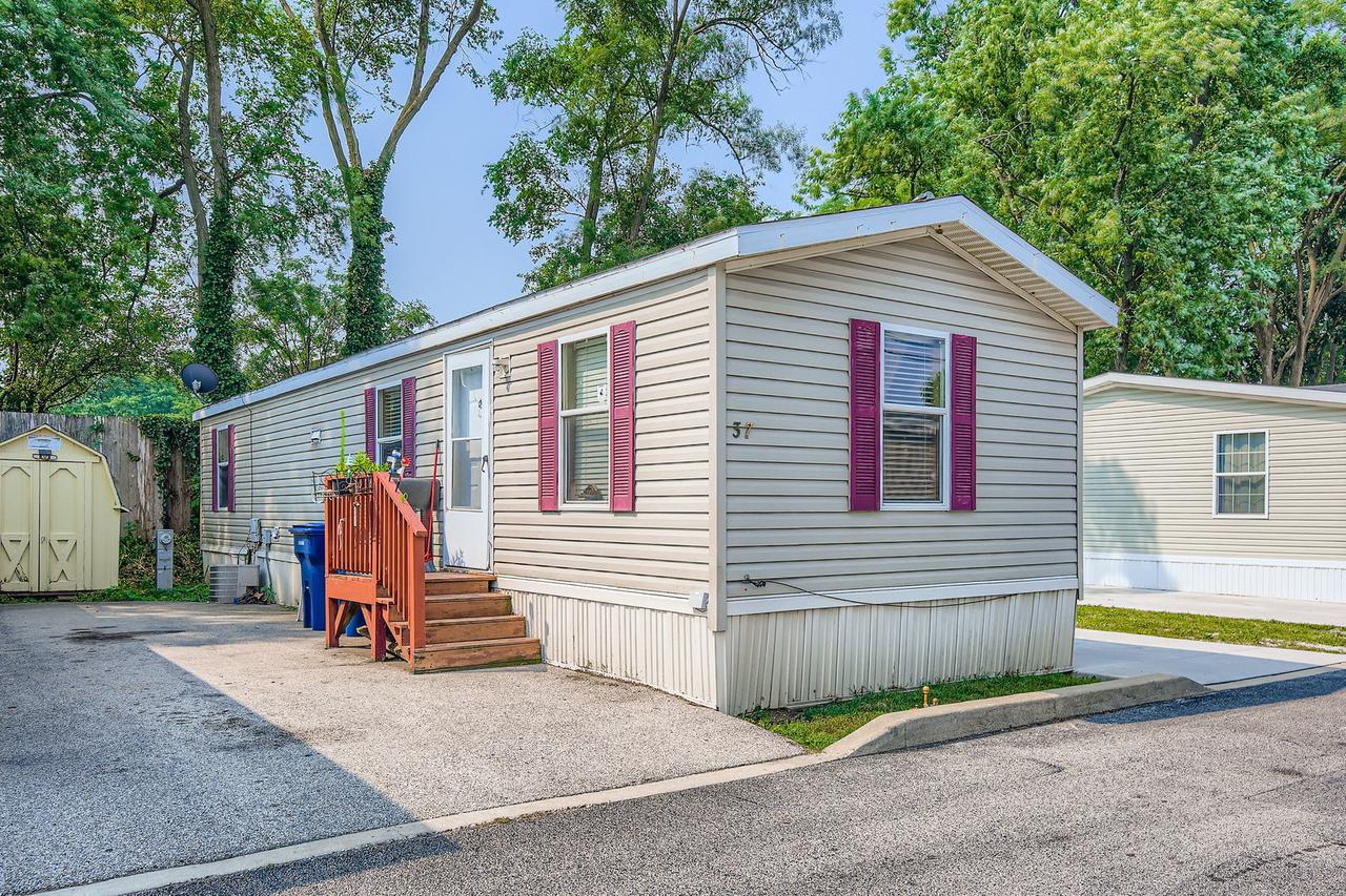 37 S Branch Rd., Northfield, IL 60093