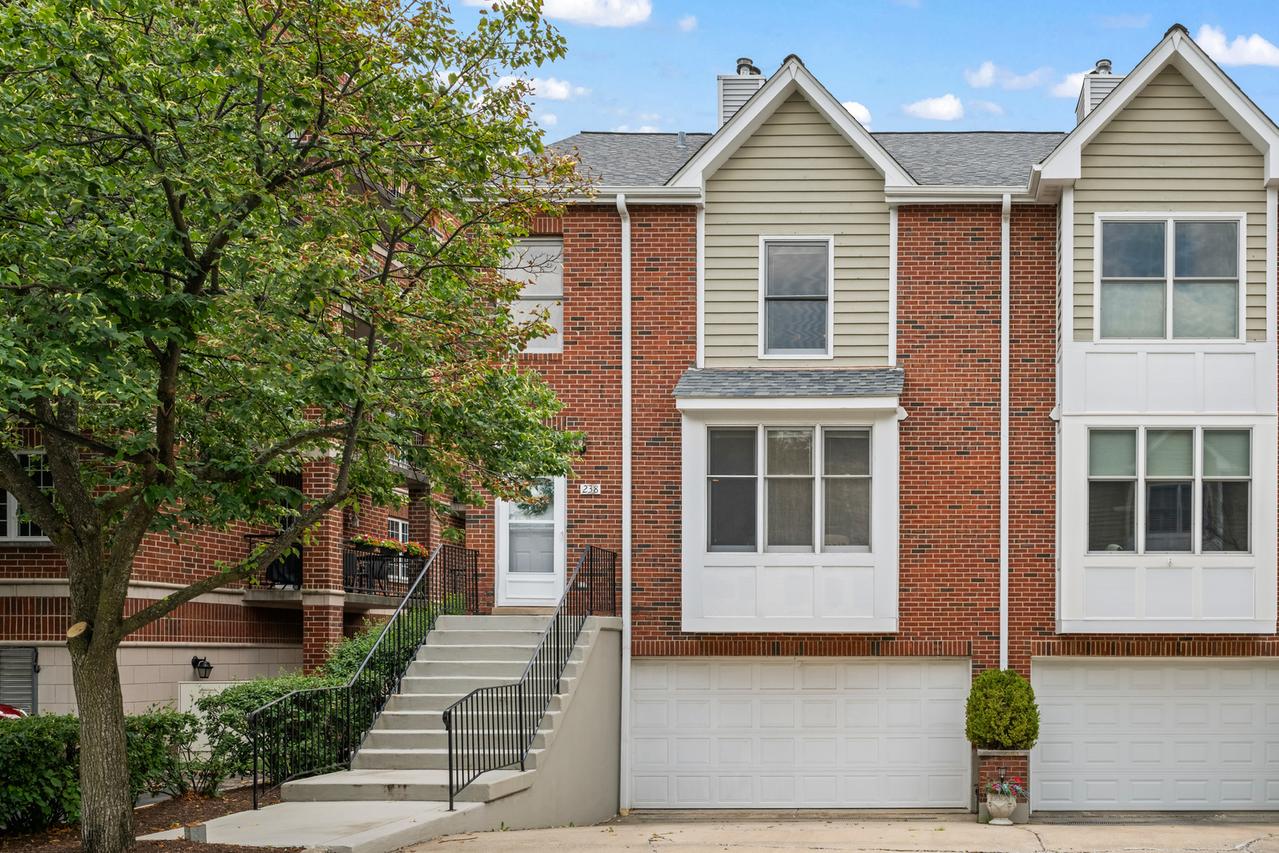 238 N Village Ct., Palatine, IL 60067
