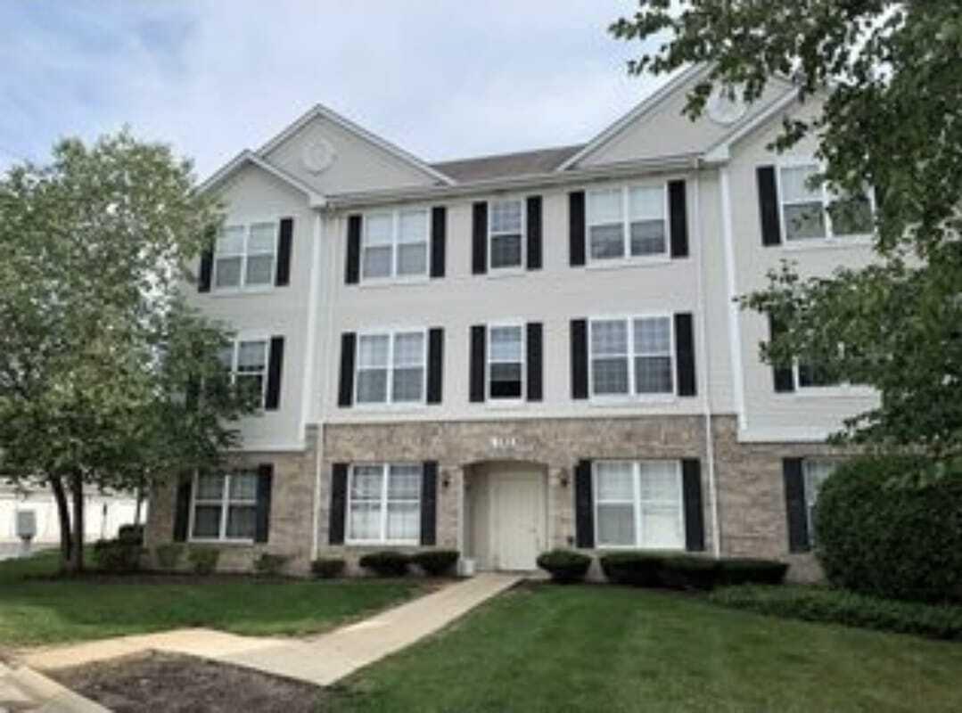 153 N Waters Edge Dr. #C, Glendale Heights, IL 60139