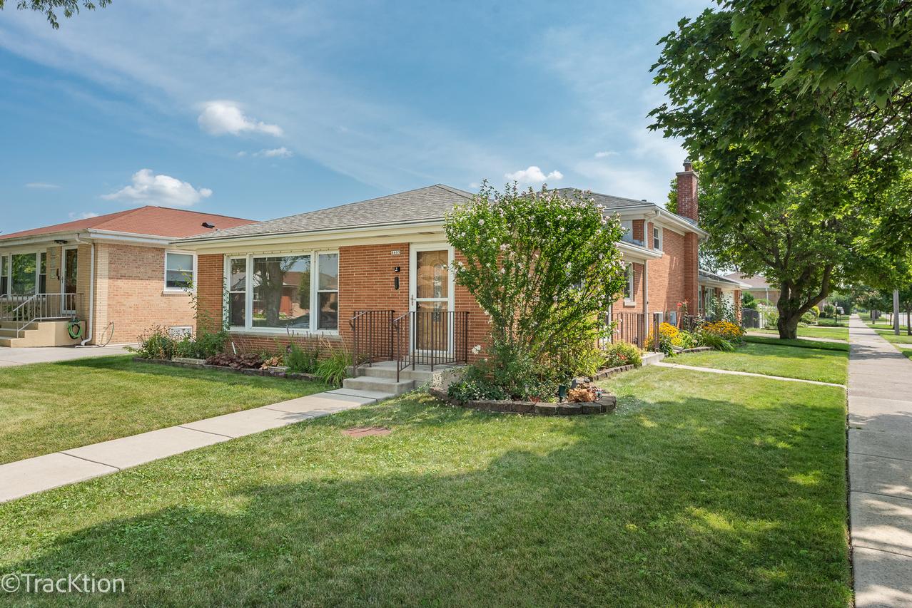8605 N Merrill St., Niles, IL 60714