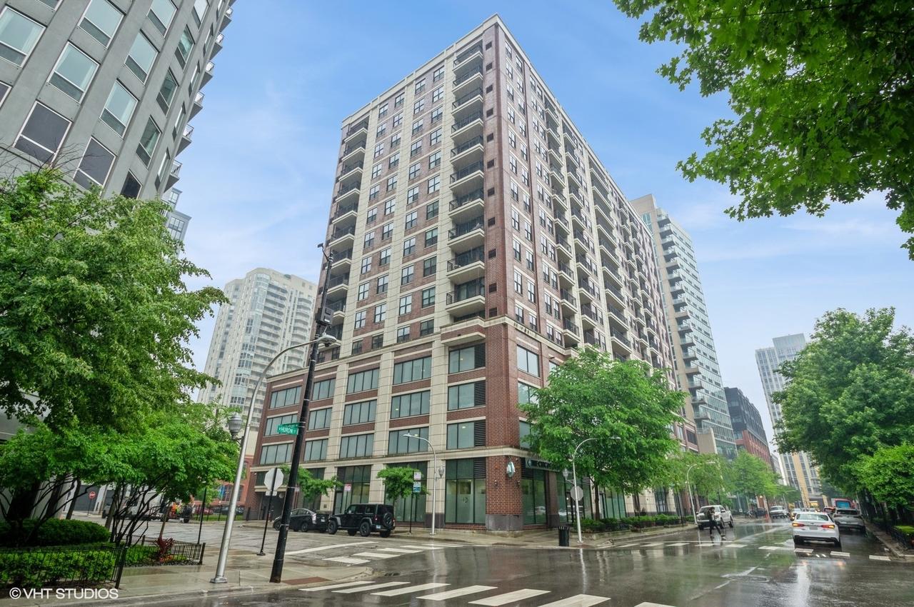 451 W Huron St. #905, Chicago, IL 60654