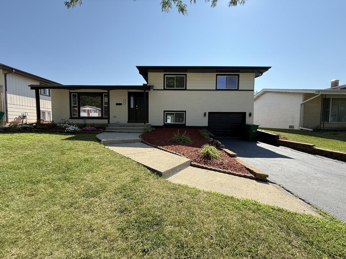 829 S School St., Lombard, IL 60148