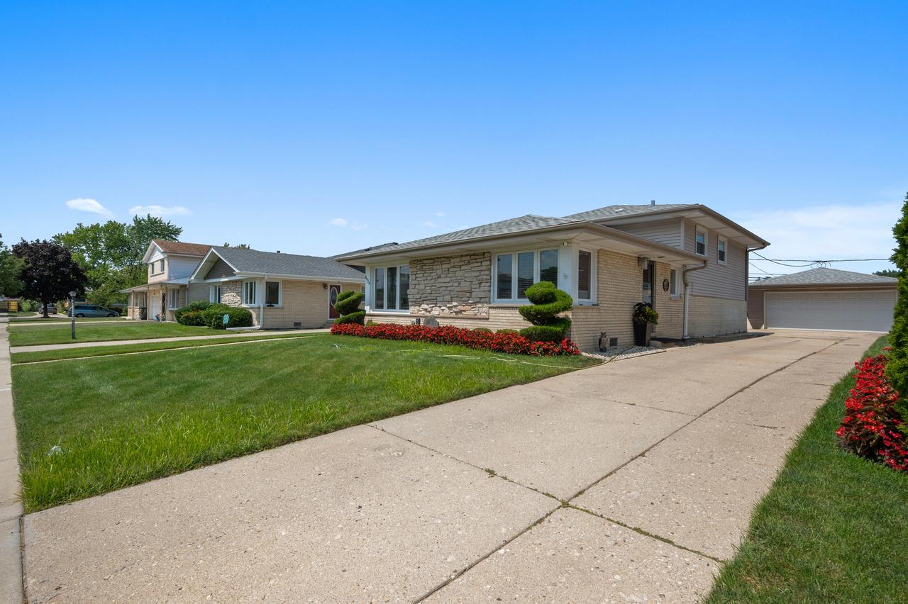 8426 W Betty Ter., Niles, IL 60714