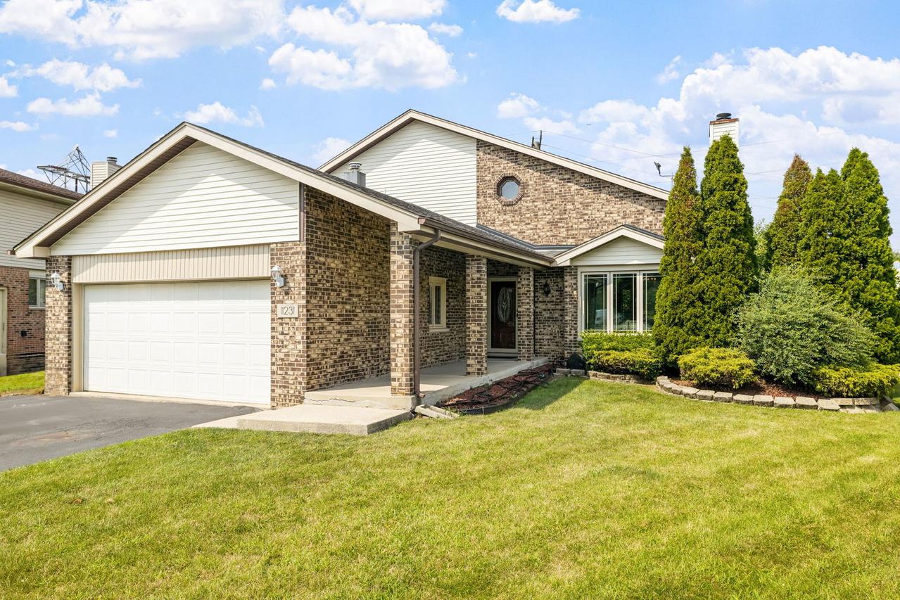 11231 S Lamon Ave., Alsip, IL 60803