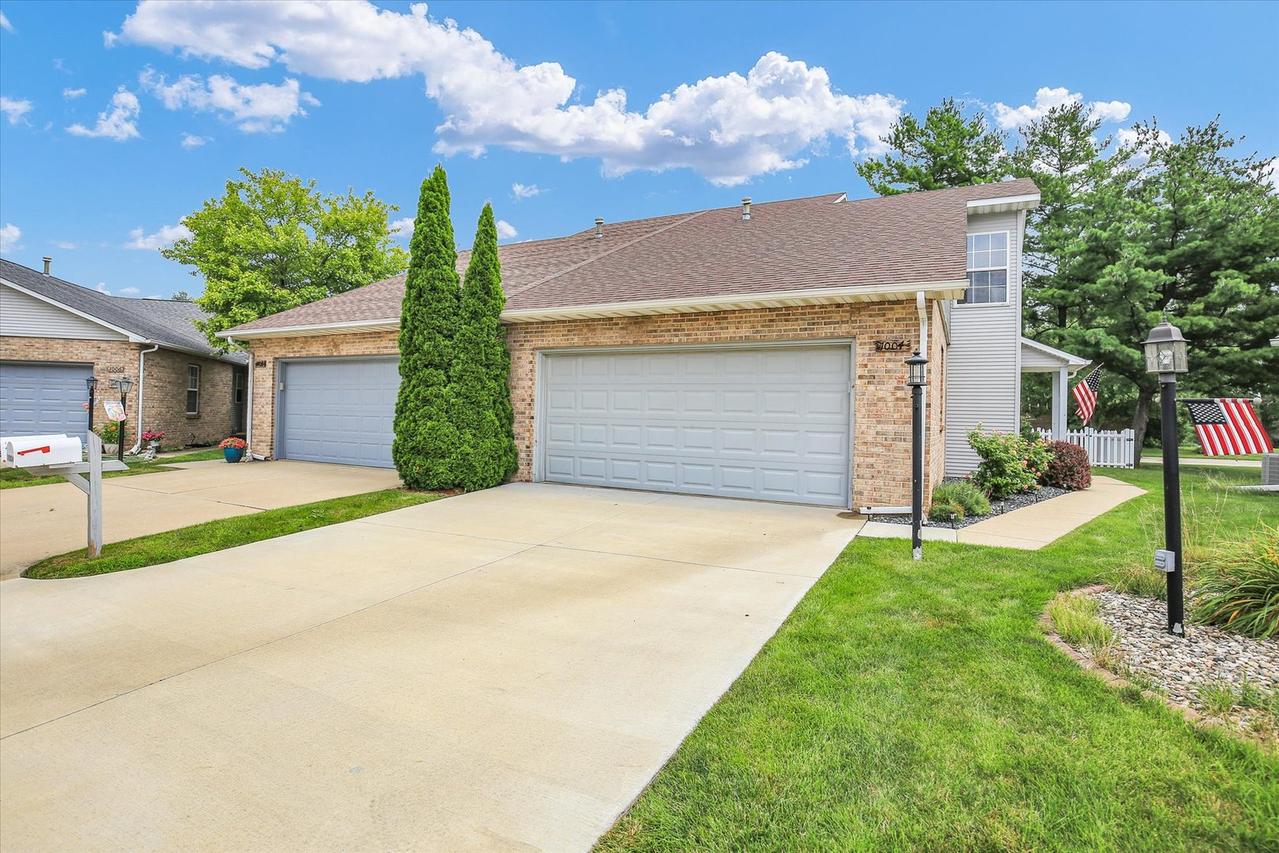 1004 Pheasant Cir., Savoy, IL 61874