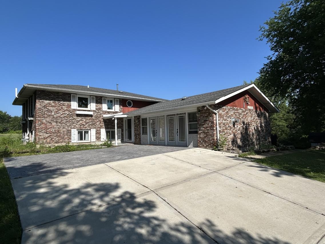 194 S Collins St., South Elgin, IL 60177