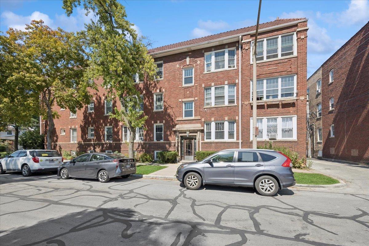 642 Van Buren St. #2, Oak Park, IL 60304