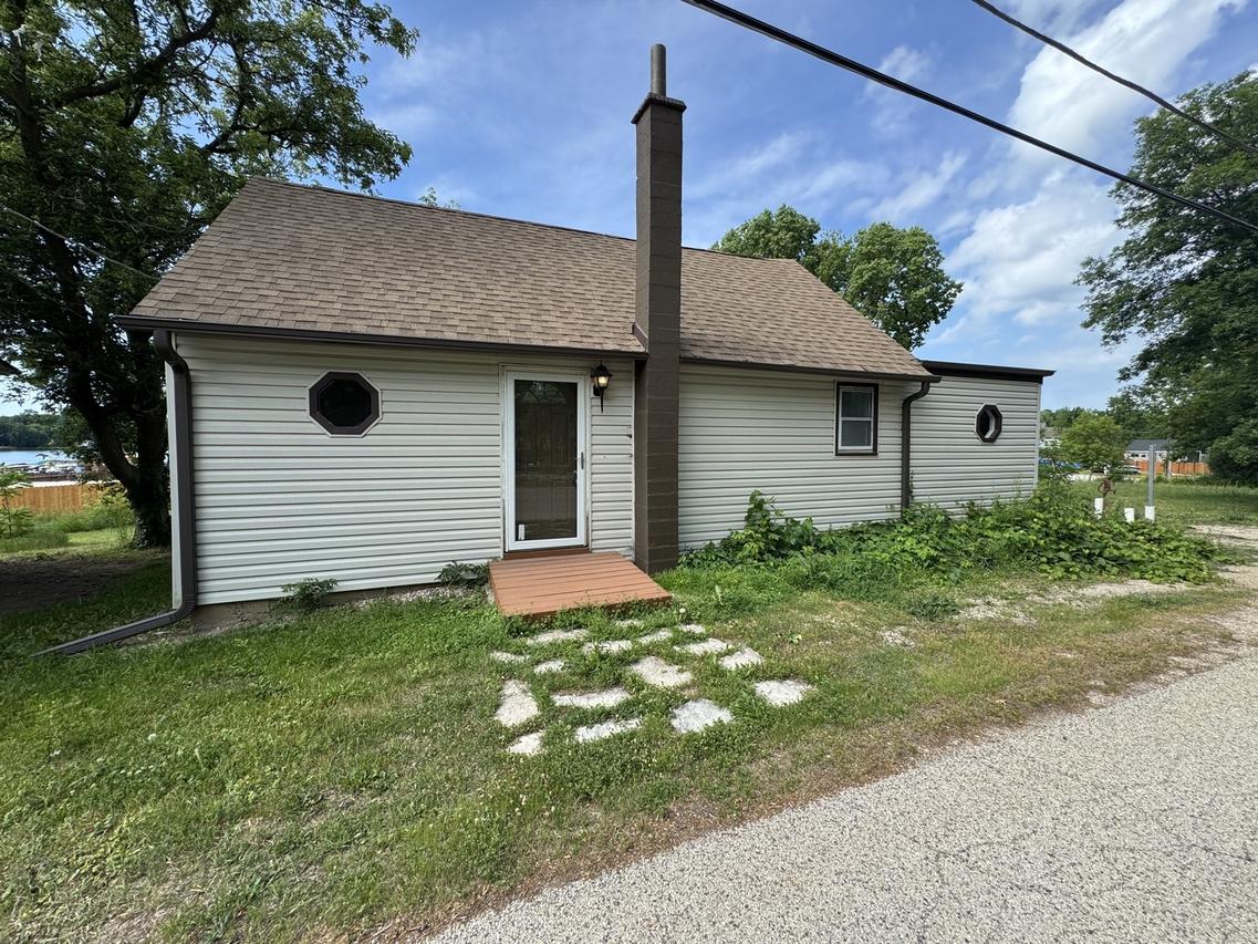 42309 Woodbine Ave., Antioch, IL 60002
