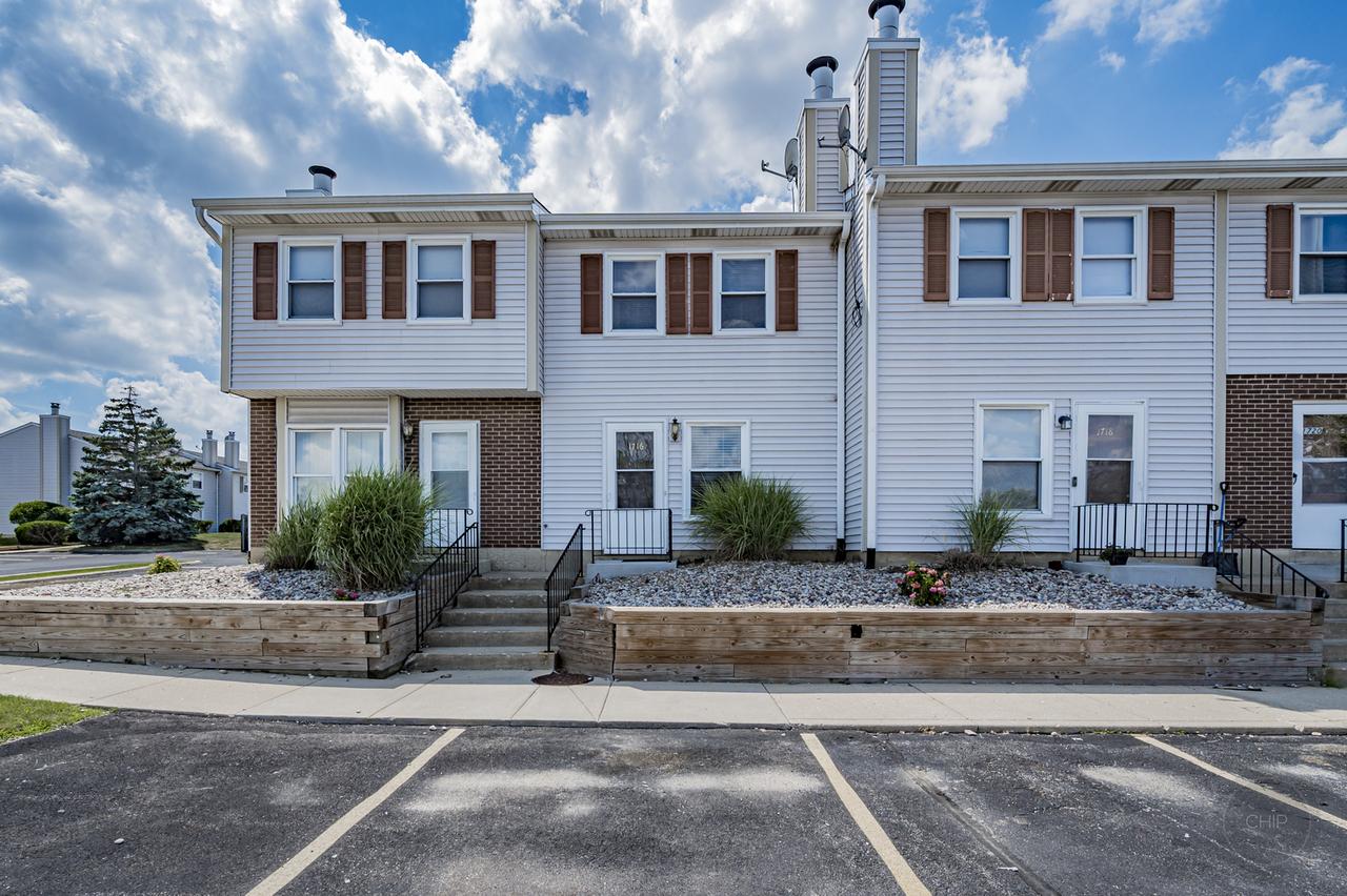 1716 N Marywood Ave., Aurora, IL 60505
