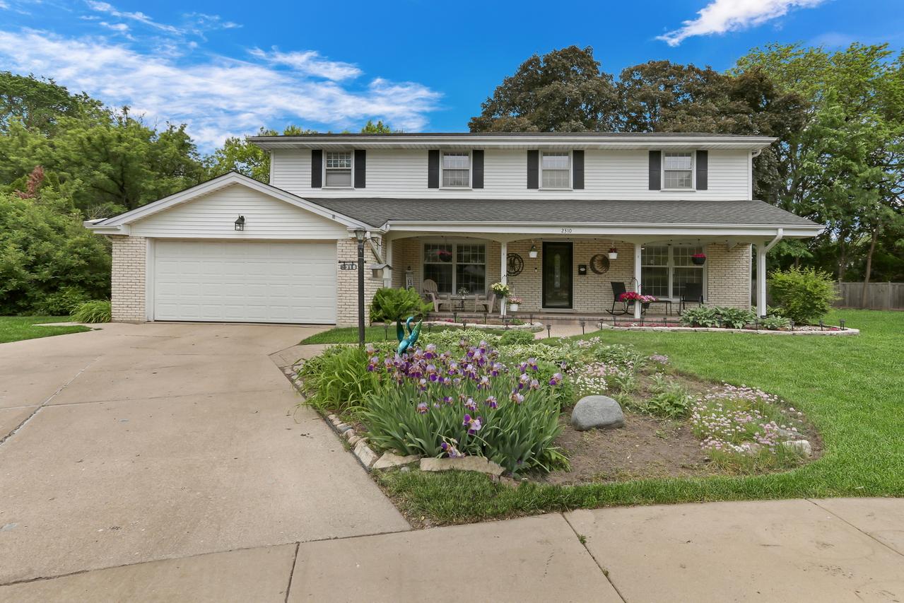 2310 Malik Ct., Glenview, IL 60025