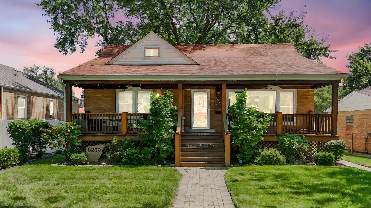 9209 S 53rd Ct., Oak Lawn, IL 60453
