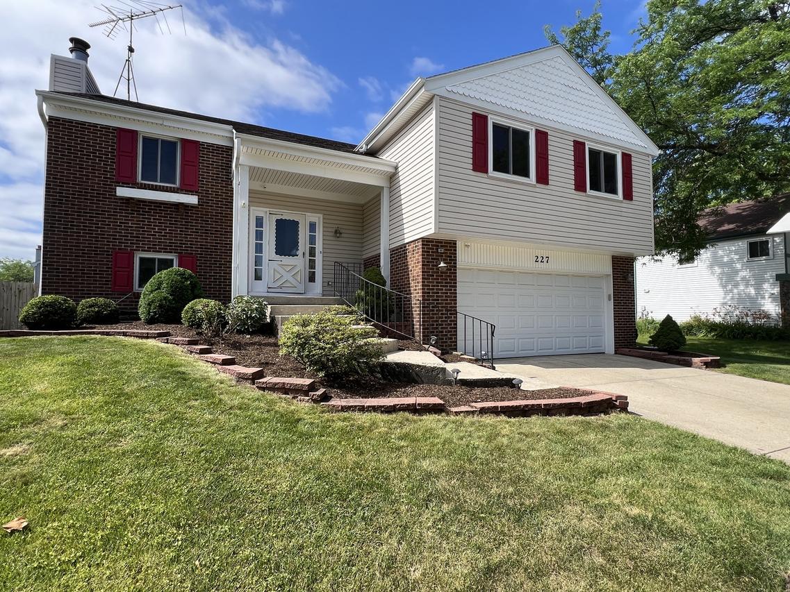 227 Augusta Dr., Vernon Hills, IL 60061