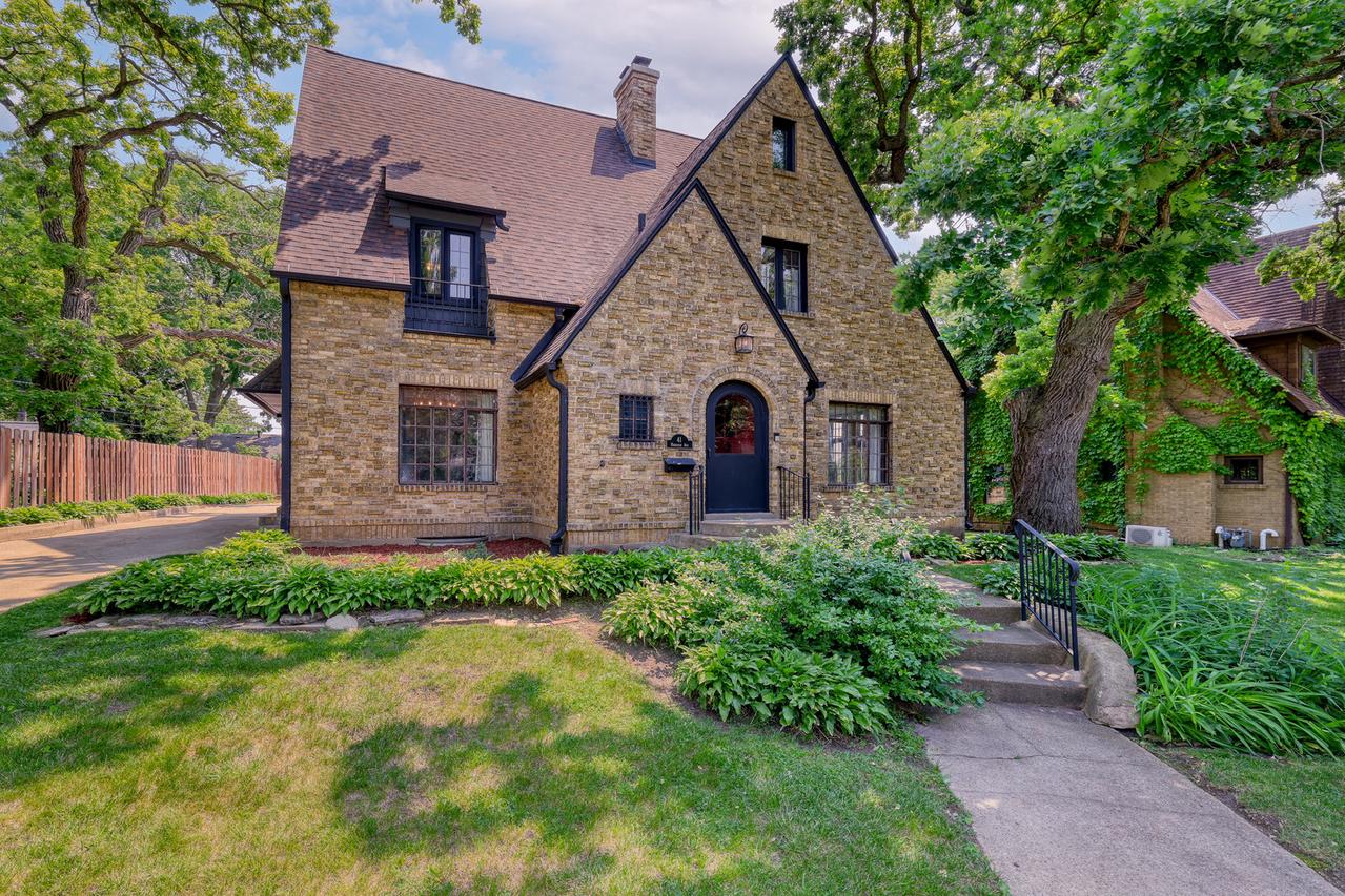 41 Hamilton Ave., Elgin, IL 60123