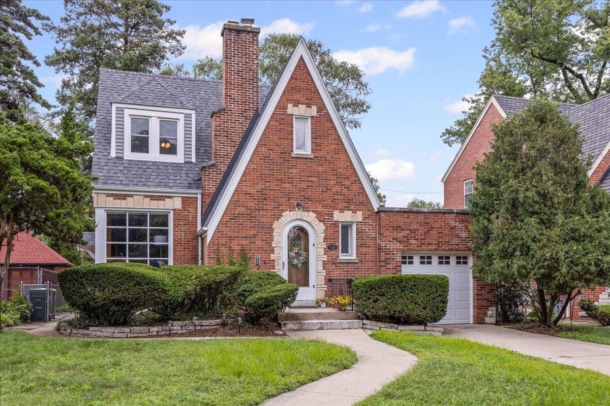 530 Byrd Rd., Riverside, IL 60546