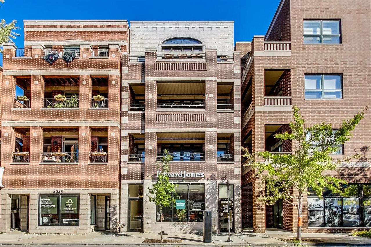 4043 N Damen Ave. #3, Chicago, IL 60618