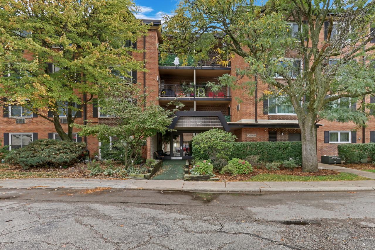 1107 S Old Wilke Rd. #201, Arlington Heights, IL 60005