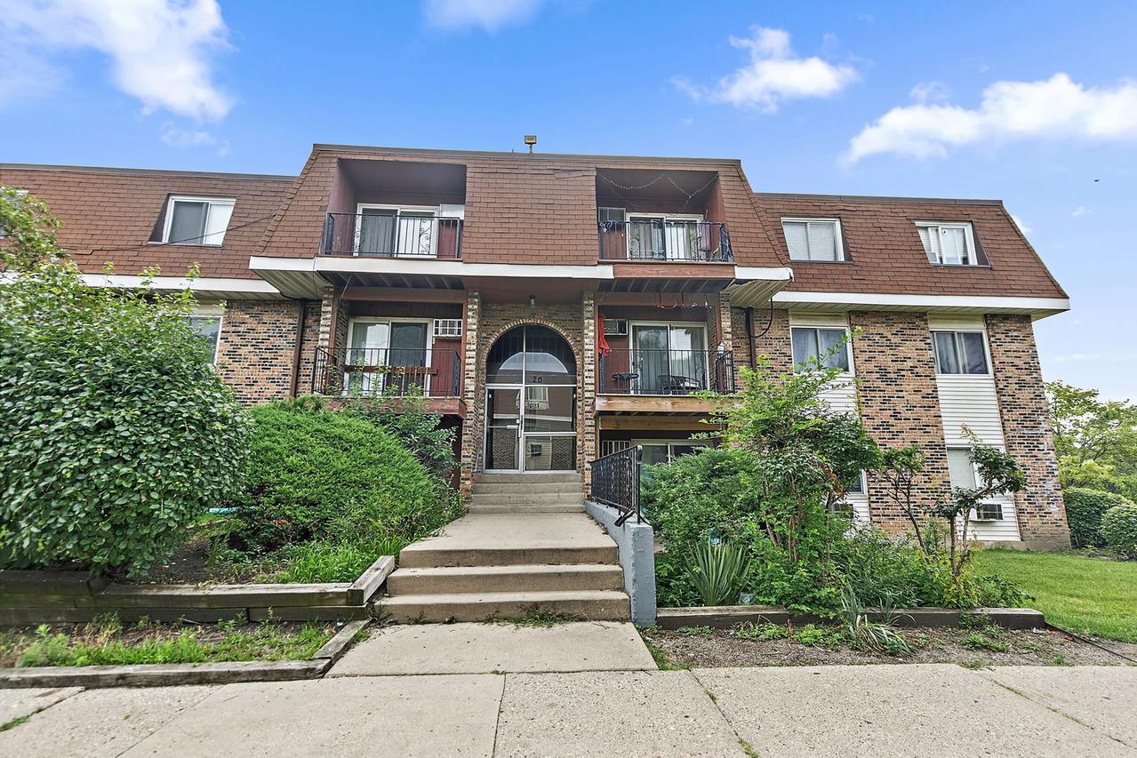 520 Hill Dr. #203, Hoffman Estates, IL 60169