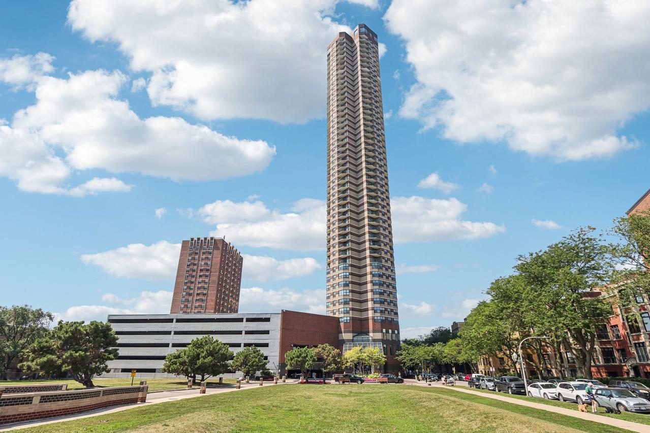 3660 N Lake Shore Dr. #4707, Chicago, IL 60613