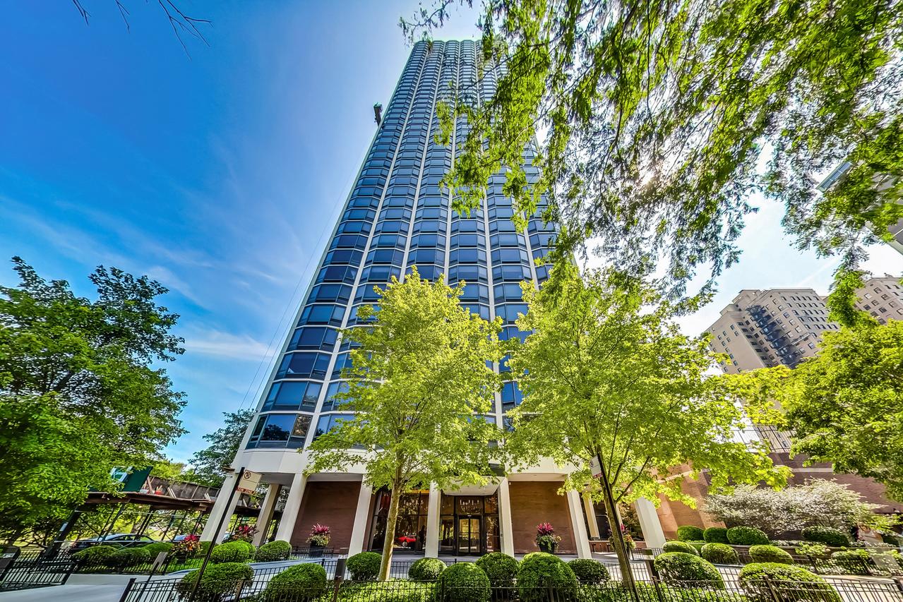 1555 N Astor St. #11SE, Chicago, IL 60610