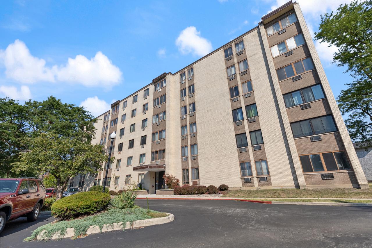 9720 S Pulaski Rd. #502, Oak Lawn, IL 60453