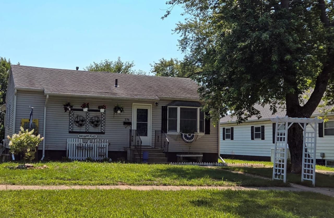 376 S Oak St., Manteno, IL 60950