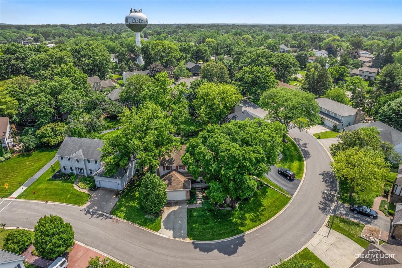 6382 Twin Oaks Ln., Lisle, IL 60532