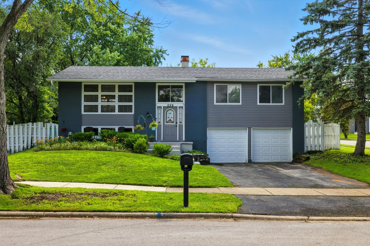 229 Charlestown Dr., Bolingbrook, IL 60440