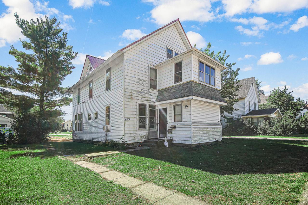 123 W Waupansie St., Dwight, IL 60420
