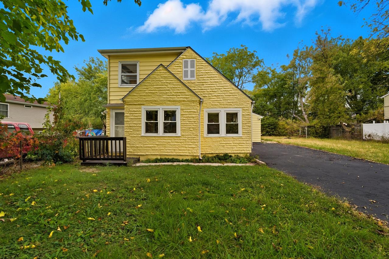 224 Bellevue Dr., Round Lake Park, IL 60073