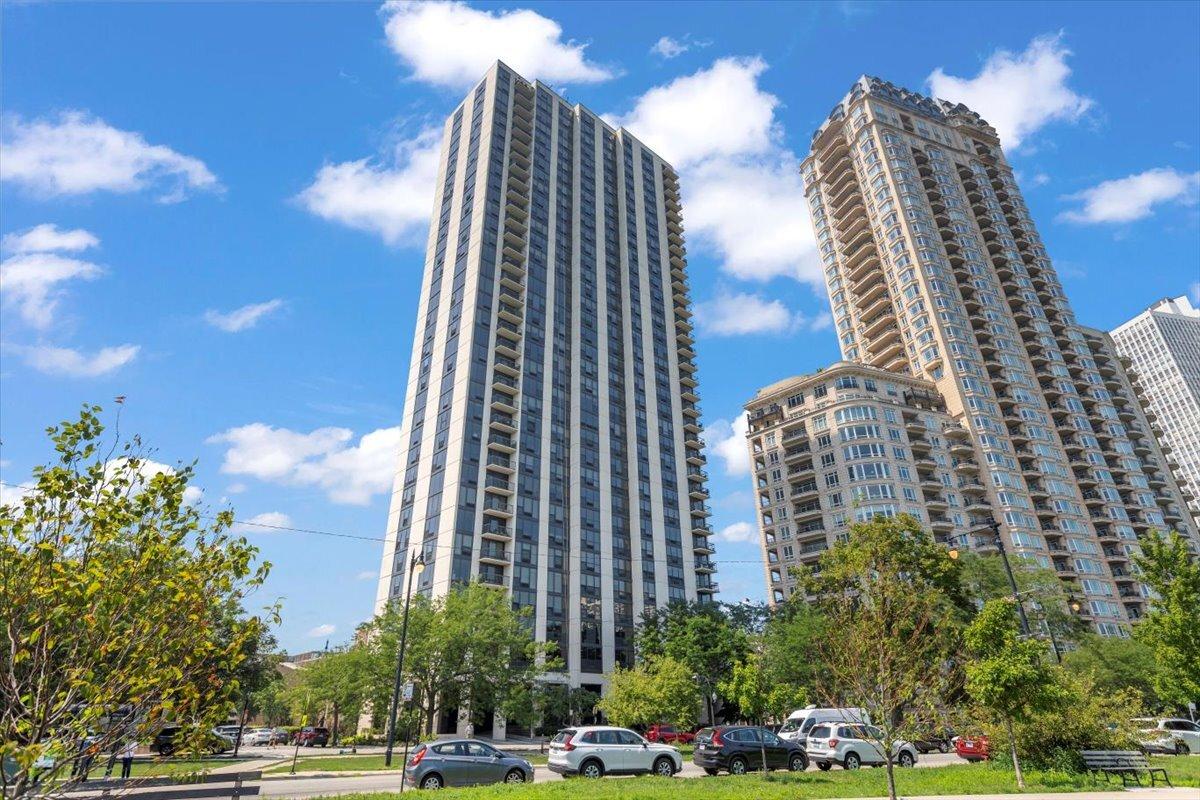 2500 N Lakeview Ave. #3404, Chicago, IL 60614