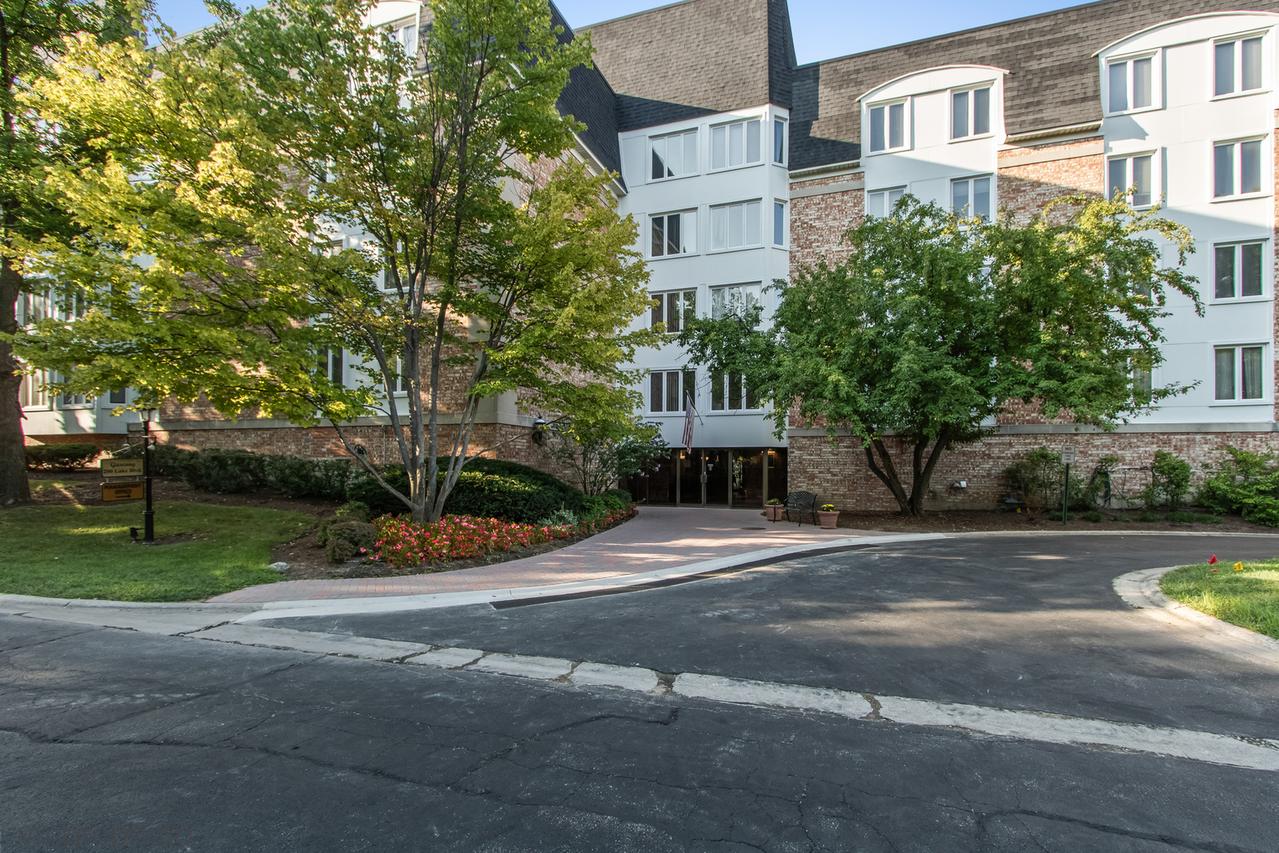 200 Lake Blvd. #452, Buffalo Grove, IL 60089