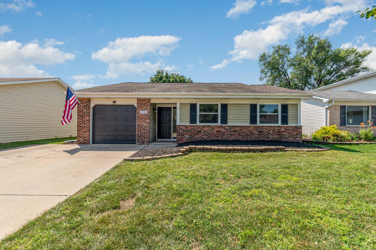 6784 Red Wing Dr., Woodridge, IL 60517