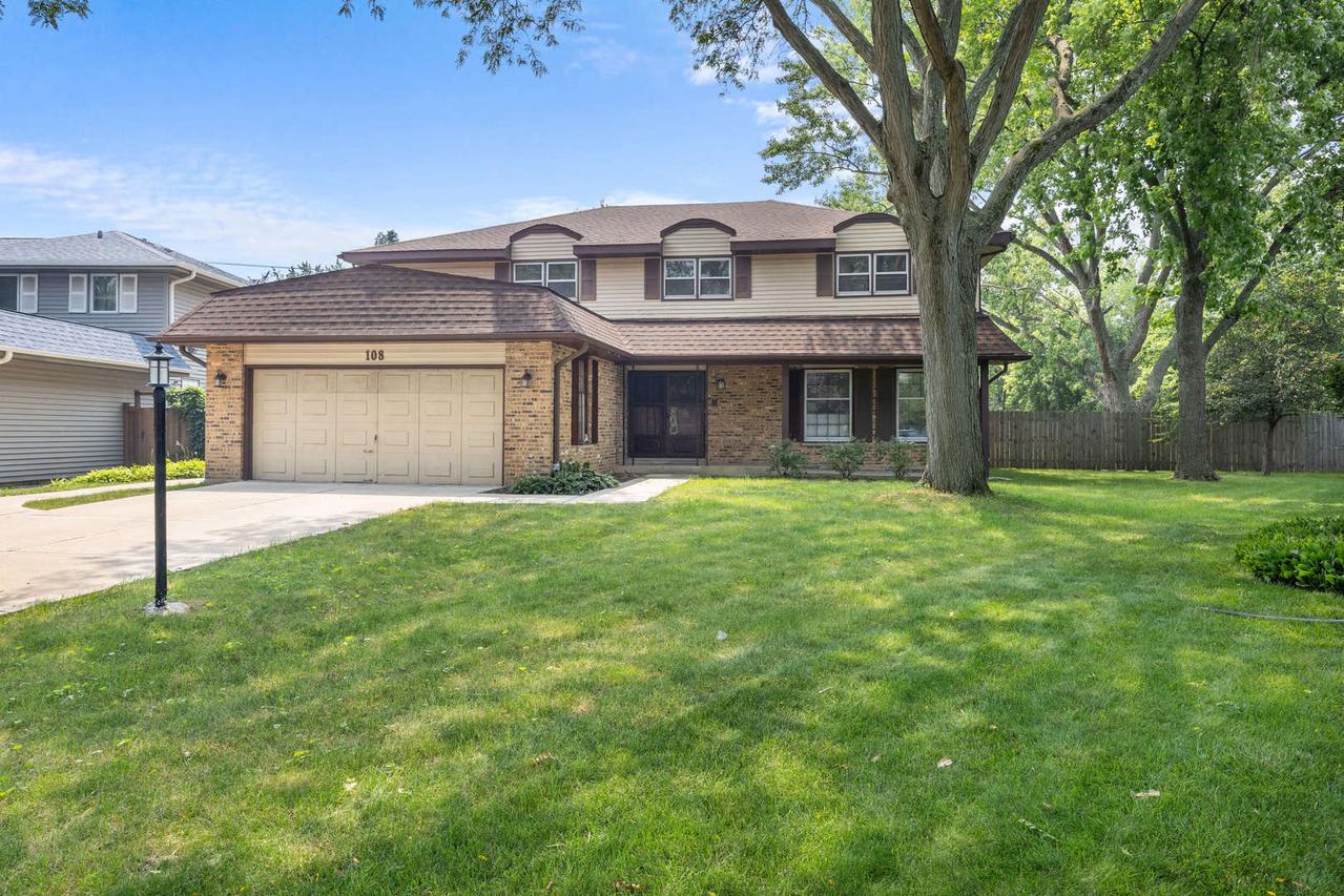 108 Holly Ct., Wheeling, IL 60090