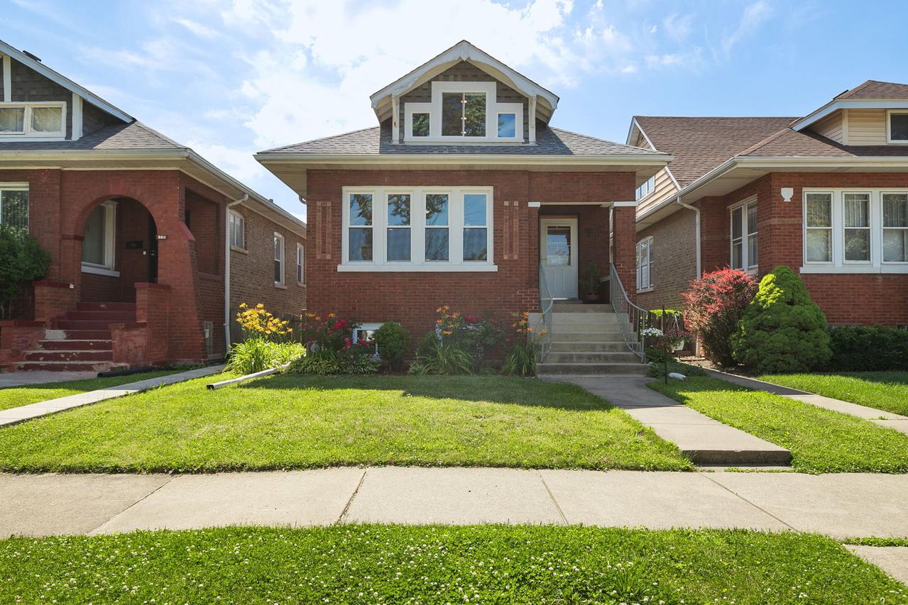 919 N Harvey Ave., Oak Park, IL 60302