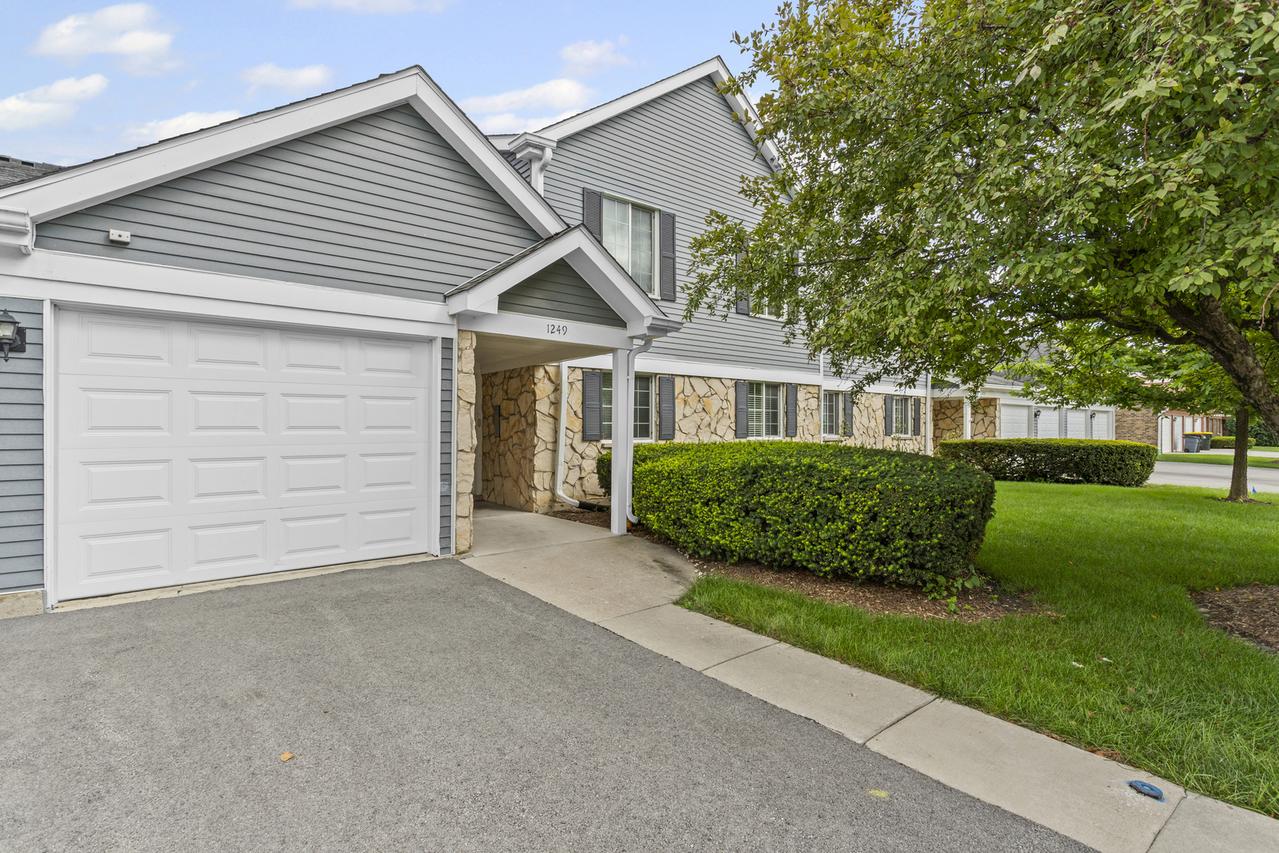 1249 Williams Port Dr. #24-C, Westmont, IL 60559