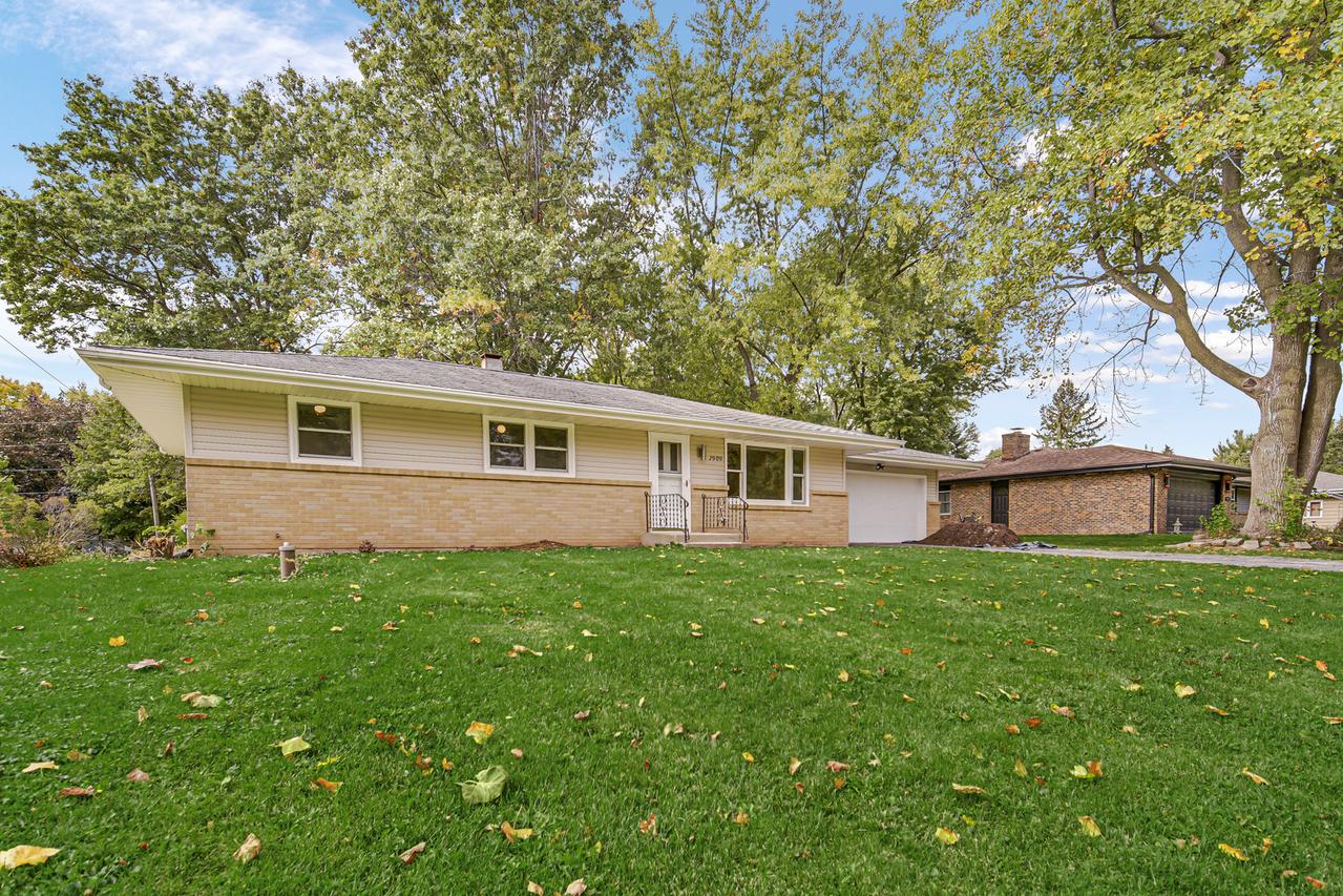 2909 Kentwood Pkwy., Rockford, IL 61109
