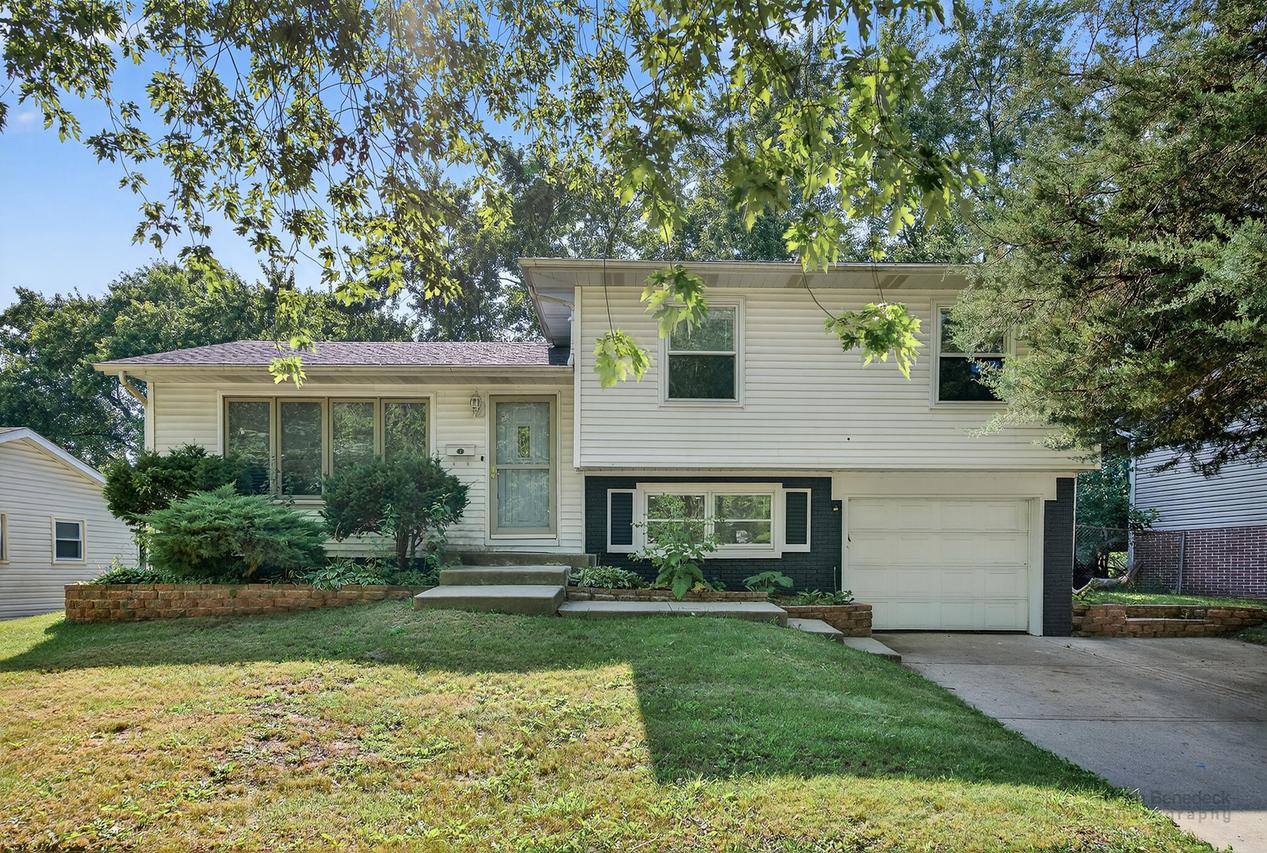 118 Dato Dr., Streamwood, IL 60107