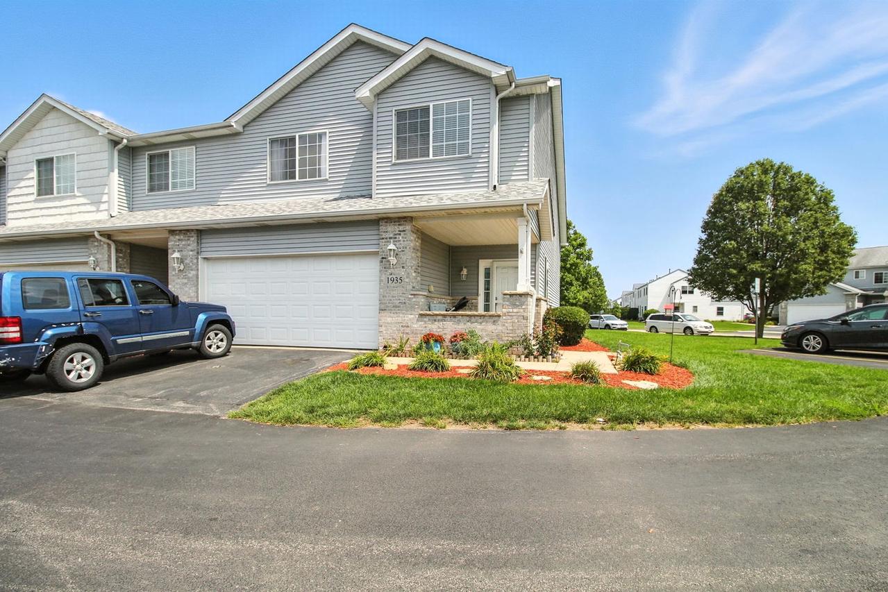 1935 Waters Edge Dr., Minooka, IL 60447