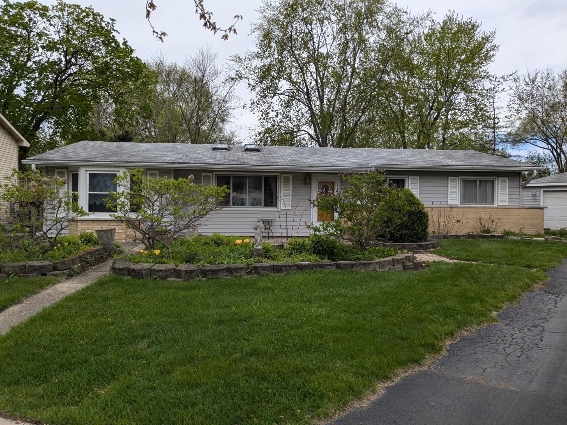 7202 Edgebrook Ln., Hanover Park, IL 60133