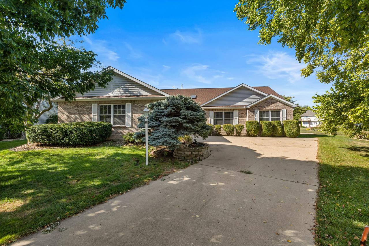 2711 Bayhill Dr., Champaign, IL 61822